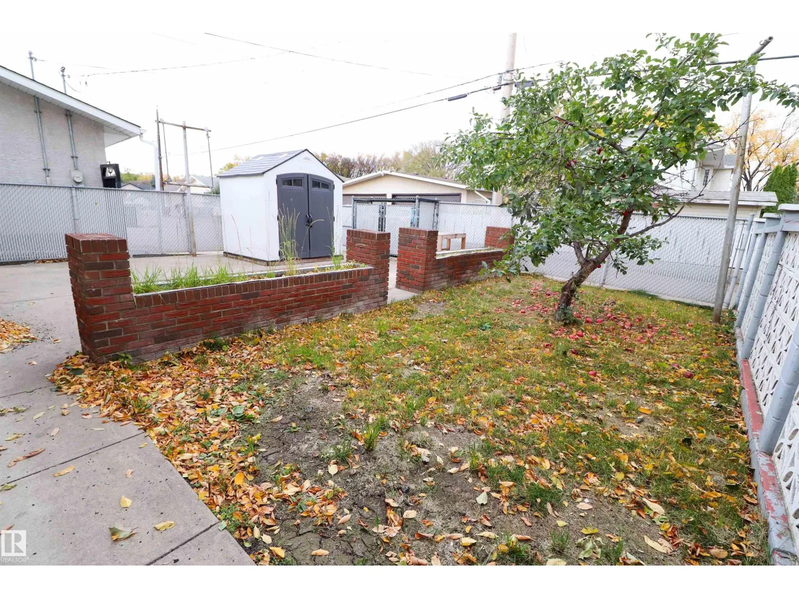 10118 & 10120 121 AV NW