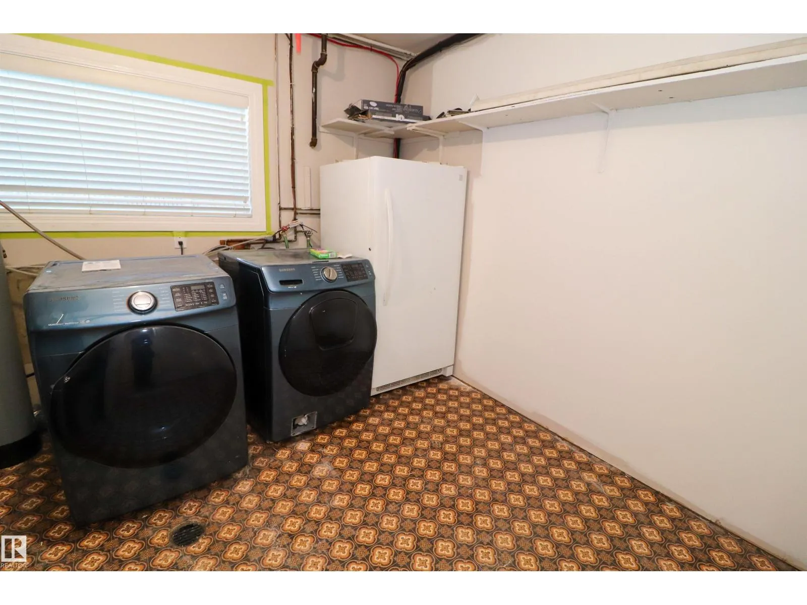 10118 & 10120 121 AV NW