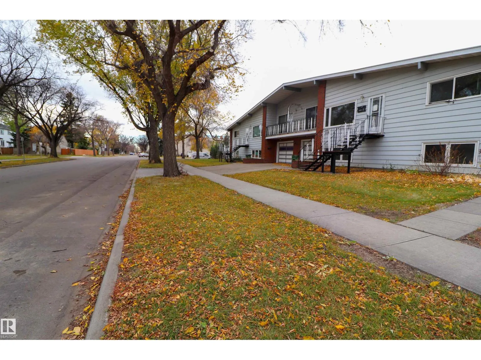 10118 & 10120 121 AV NW