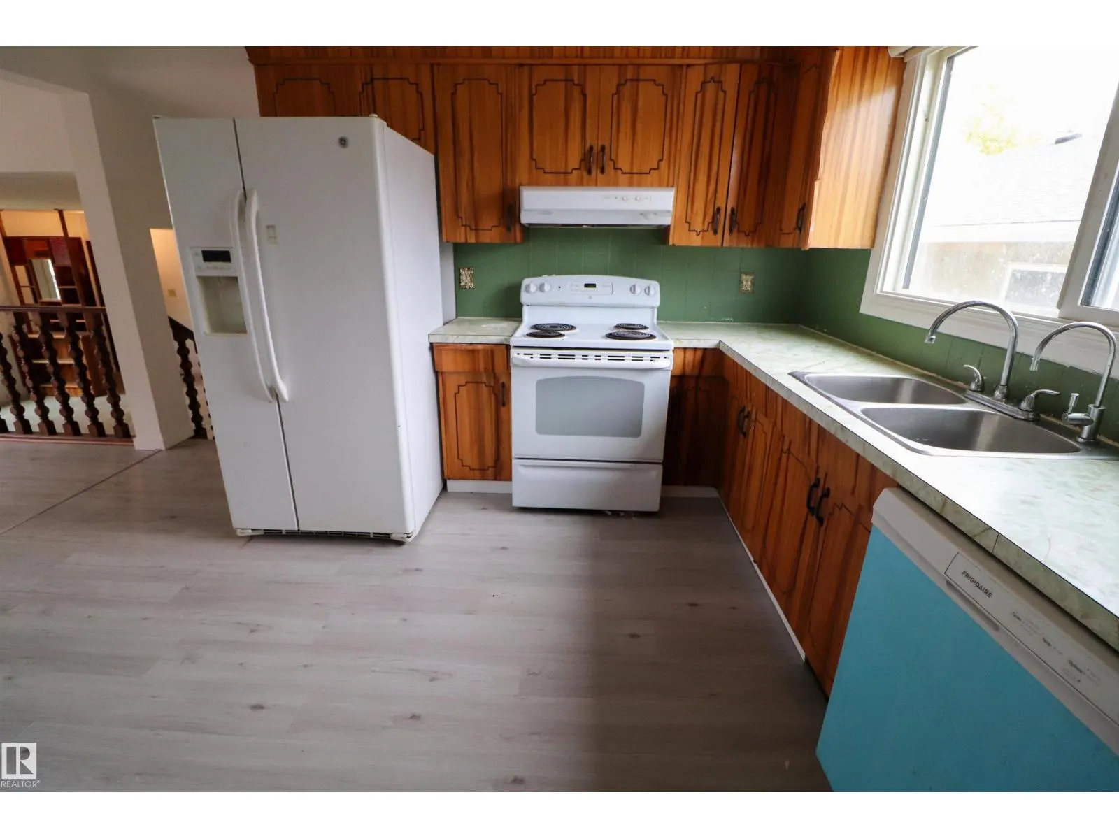 10118 & 10120 121 AV NW