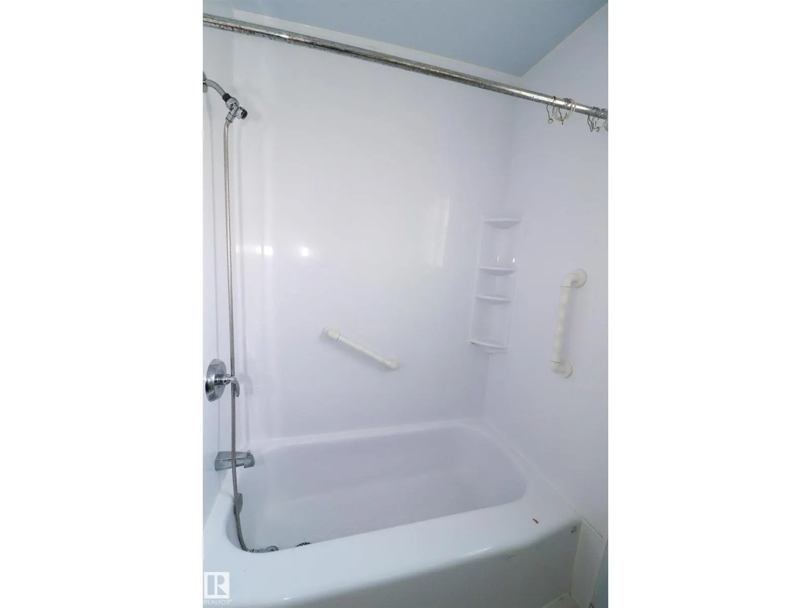 10118 & 10120 121 AV NW