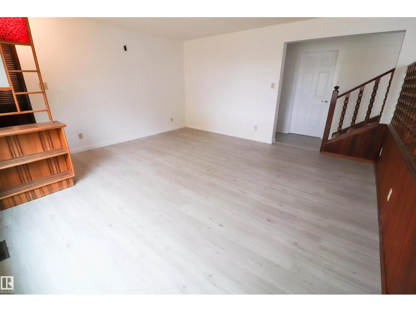 10118 & 10120 121 AV NW