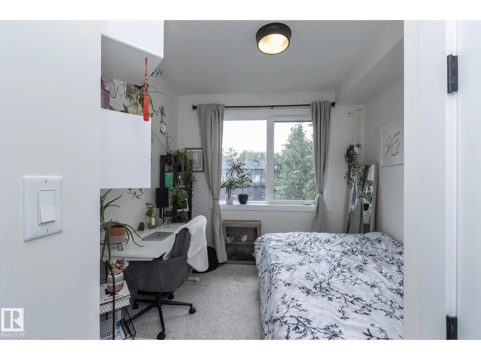 7733 81 AV NW
