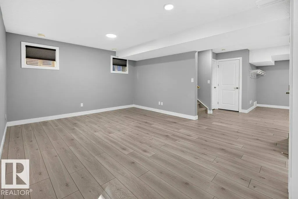 1612 ERKER WY NW