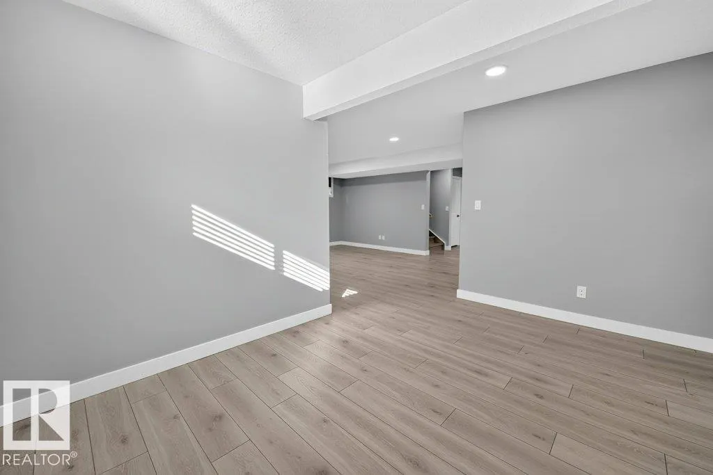 1612 ERKER WY NW