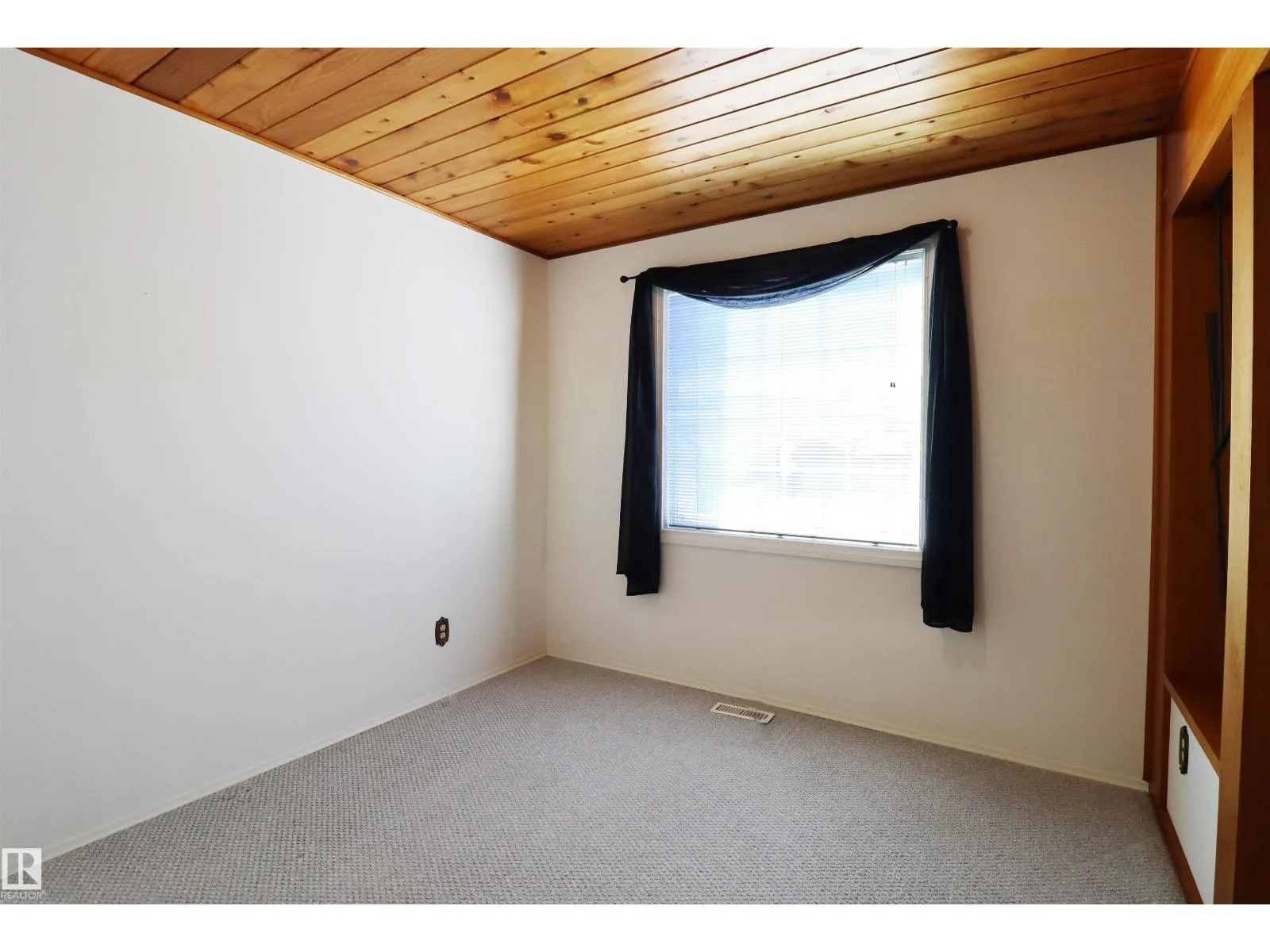 9527 151 AV NW