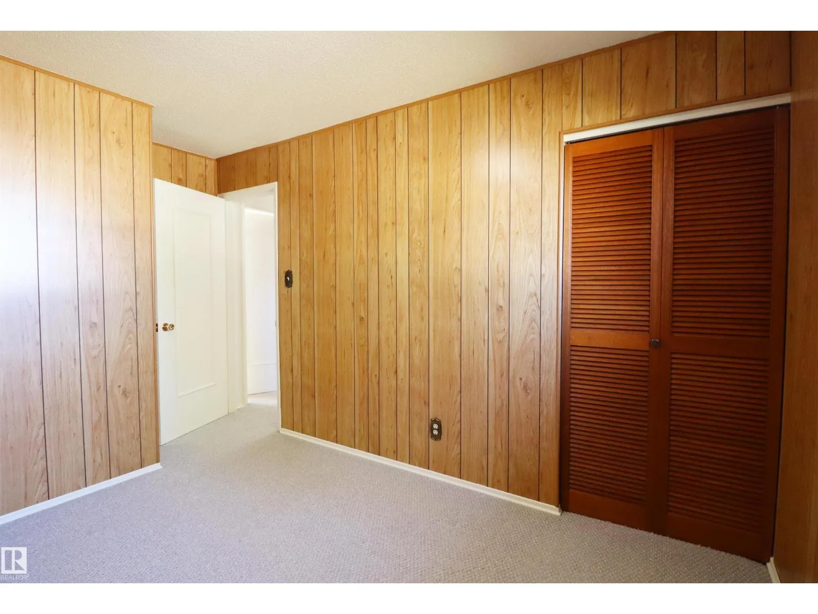 9527 151 AV NW