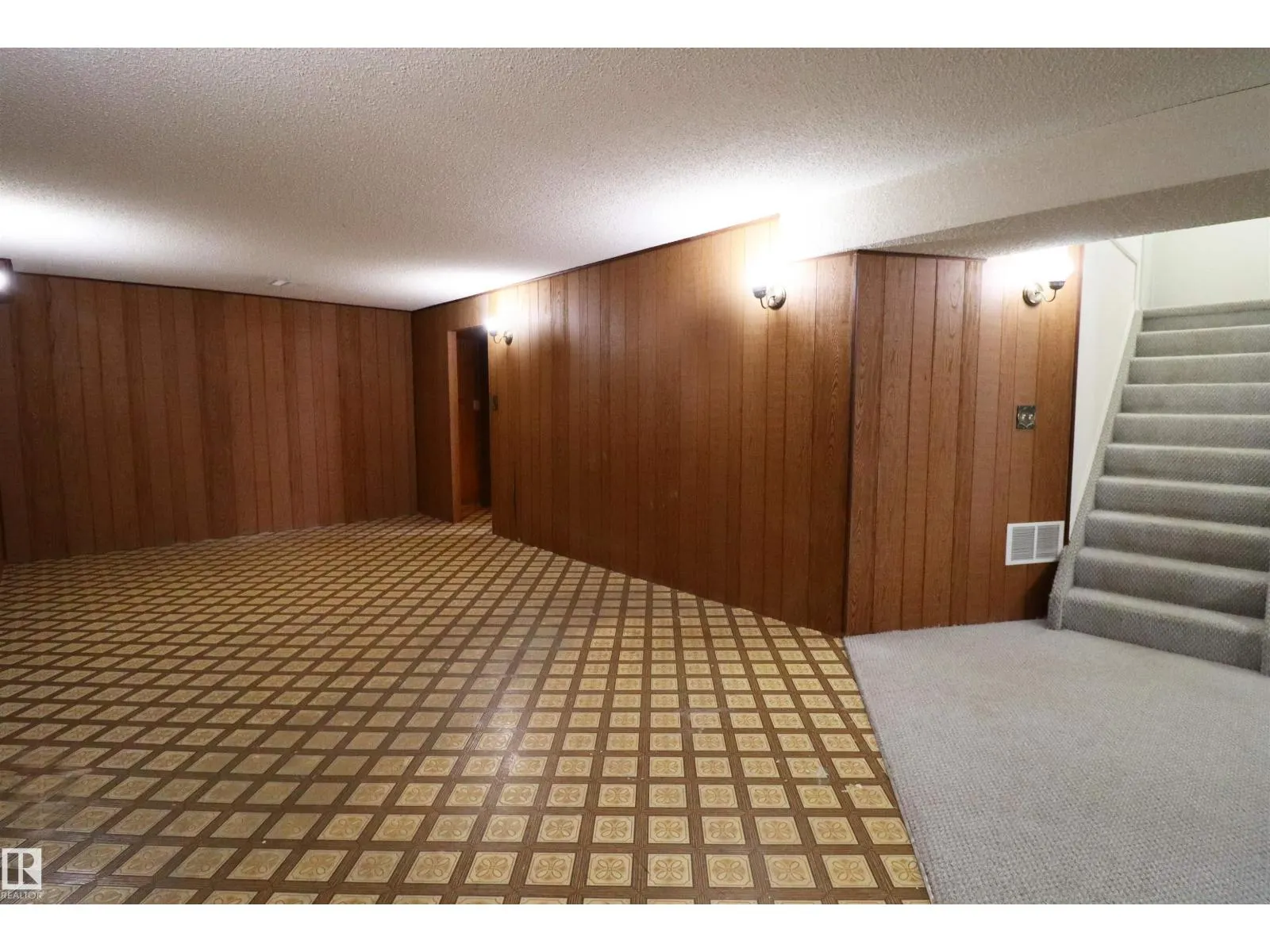9527 151 AV NW