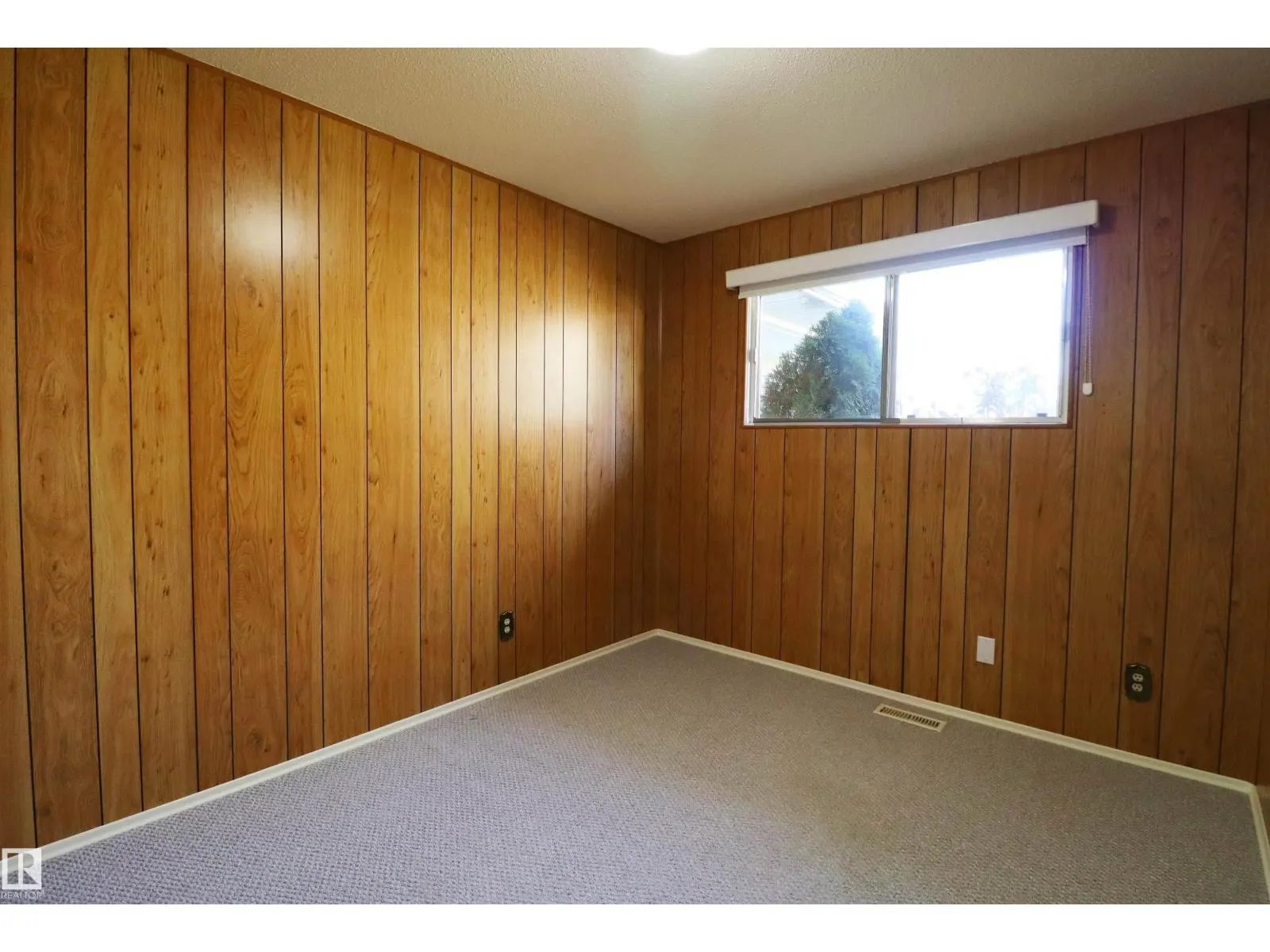 9527 151 AV NW