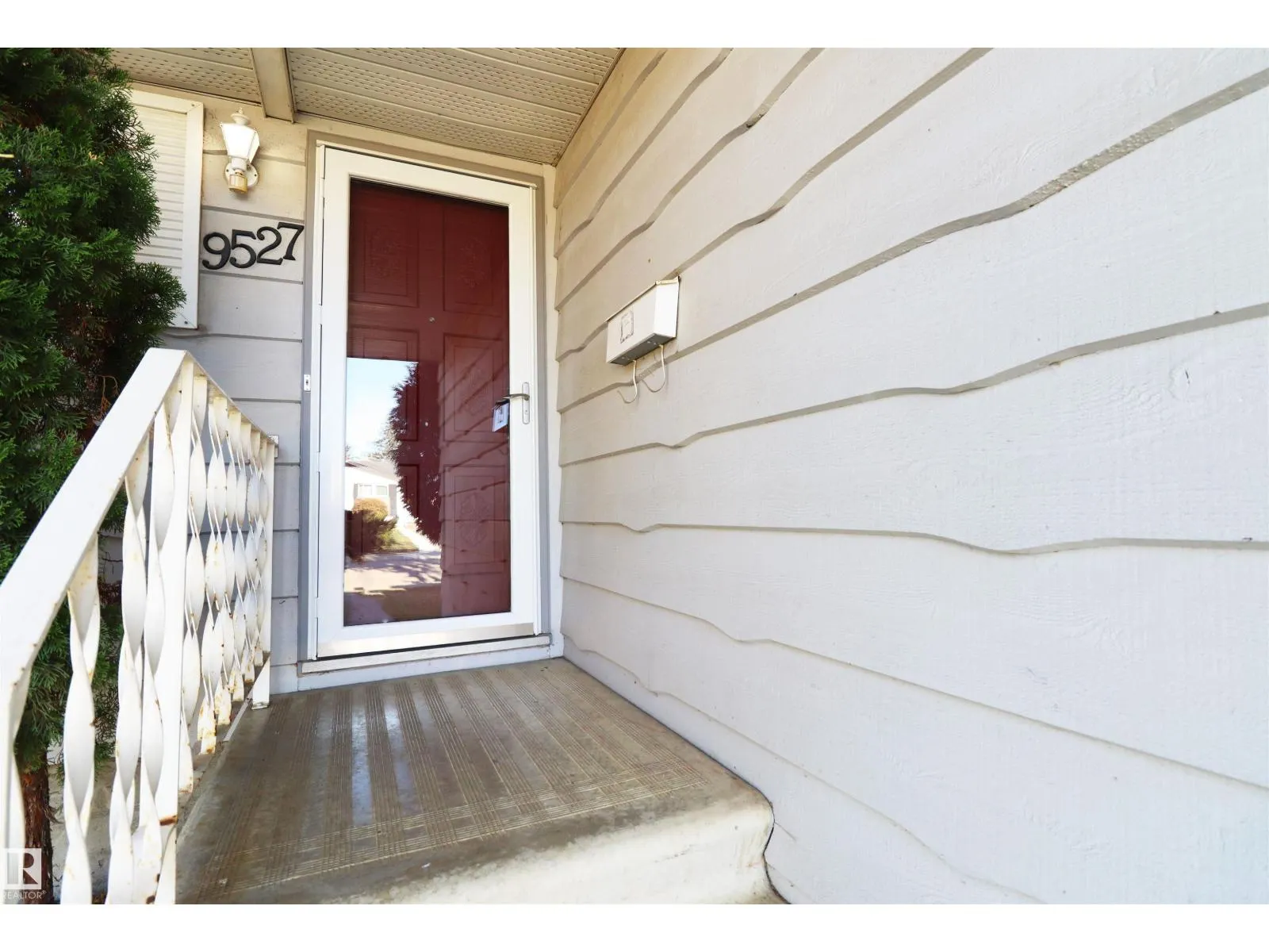 9527 151 AV NW