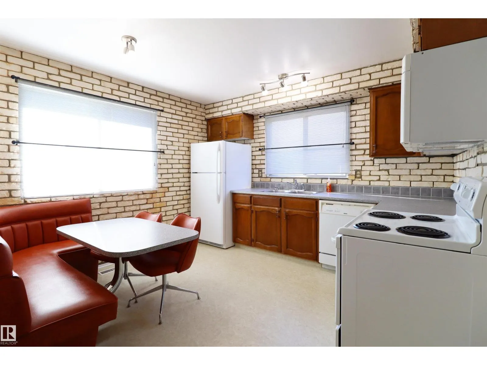 9527 151 AV NW