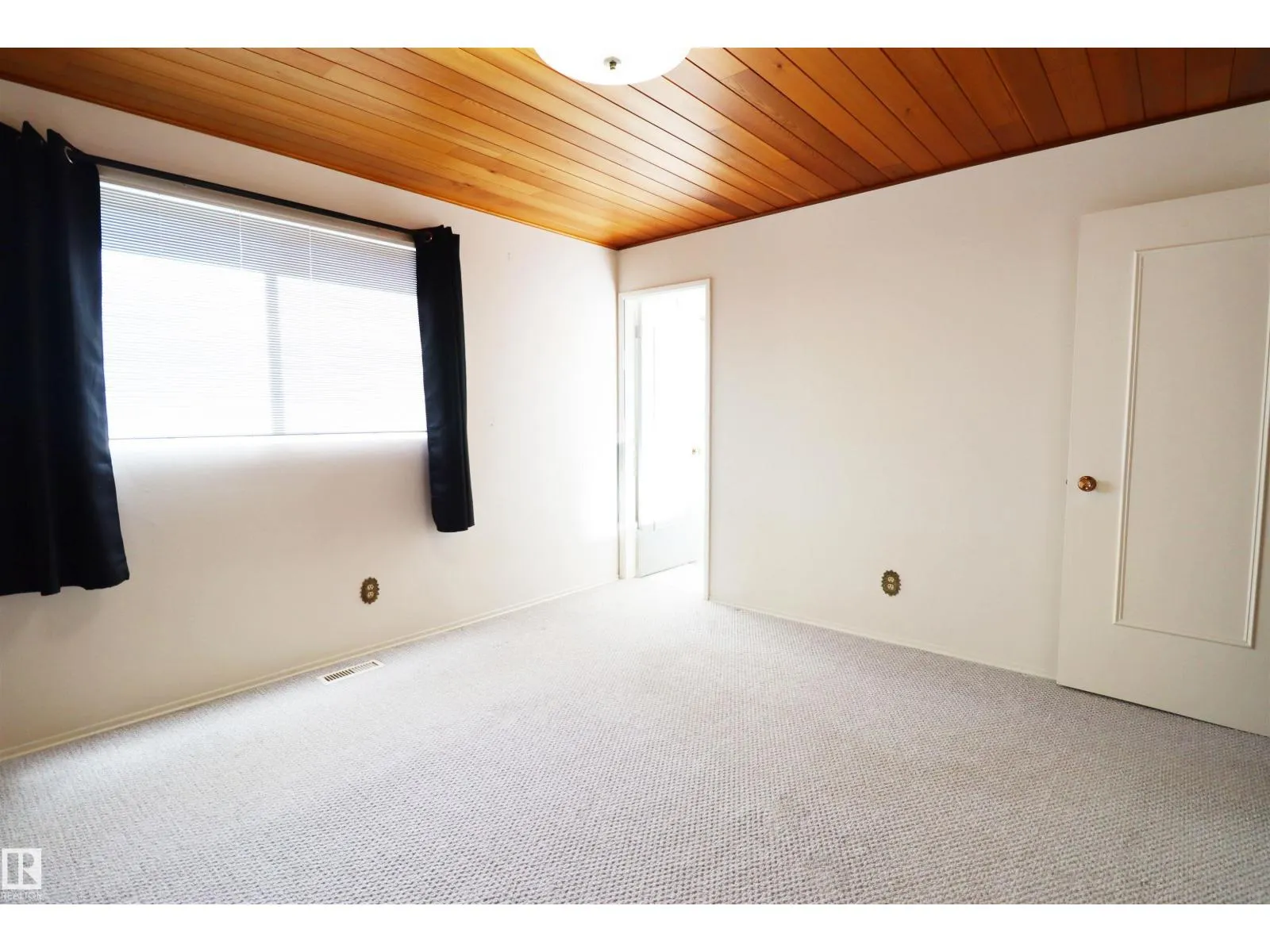9527 151 AV NW