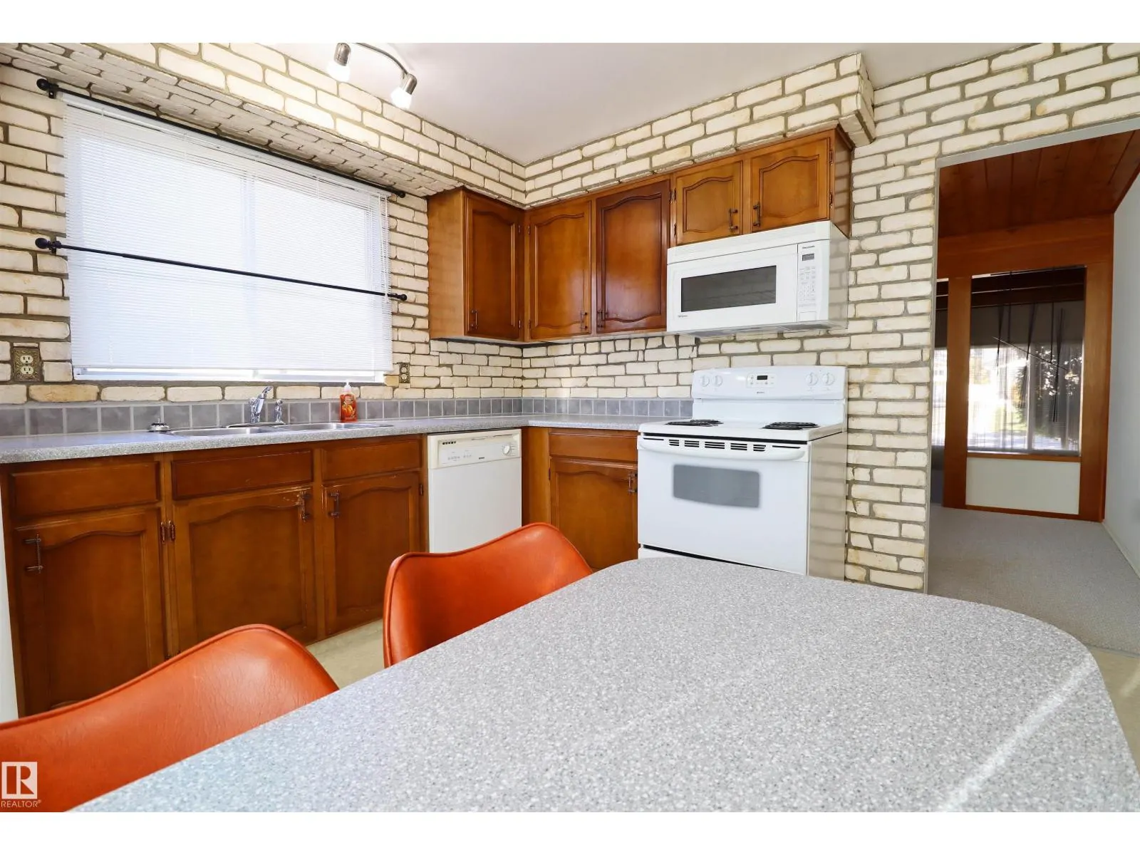 9527 151 AV NW