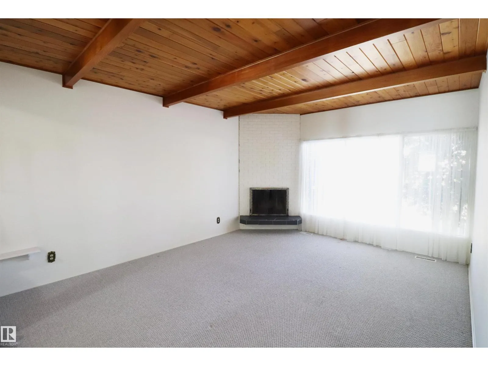9527 151 AV NW