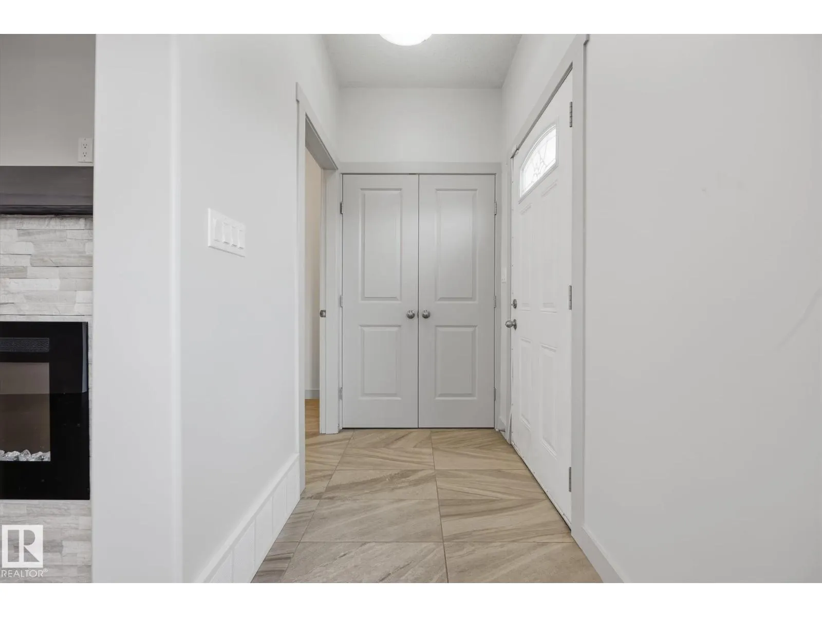 8952 81 AV NW