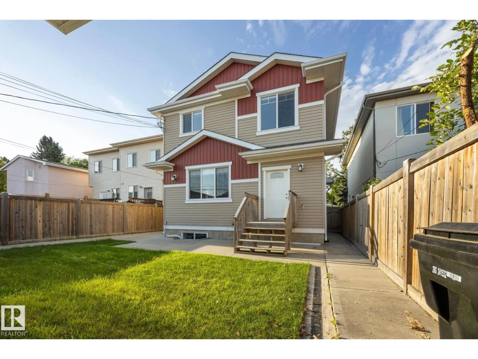8952 81 AV NW