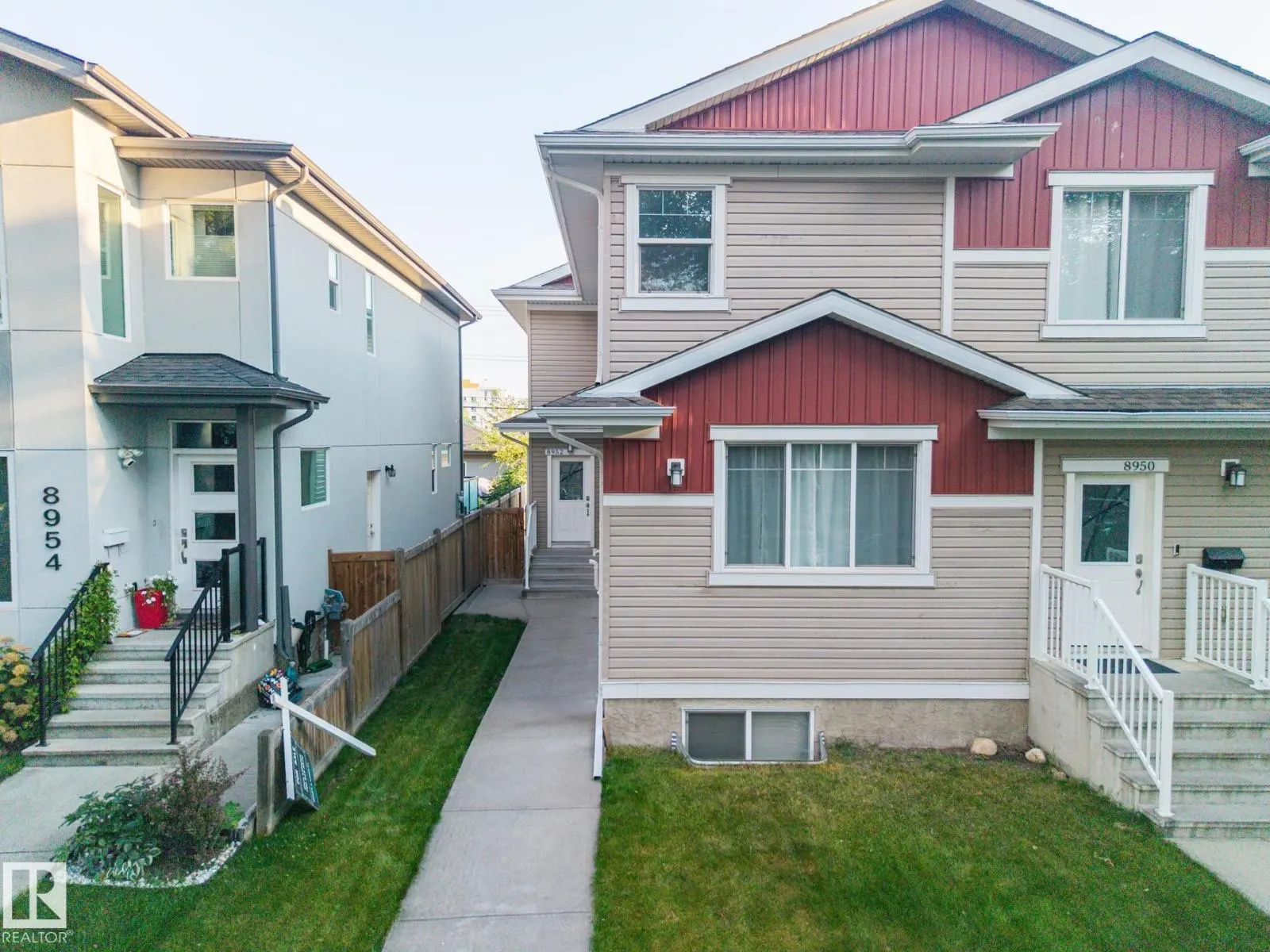 8952 81 AV NW