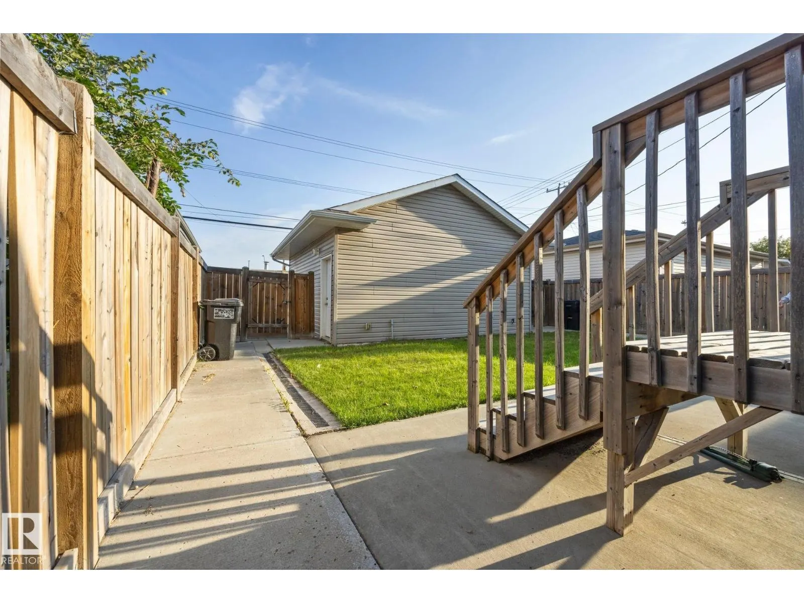 8952 81 AV NW