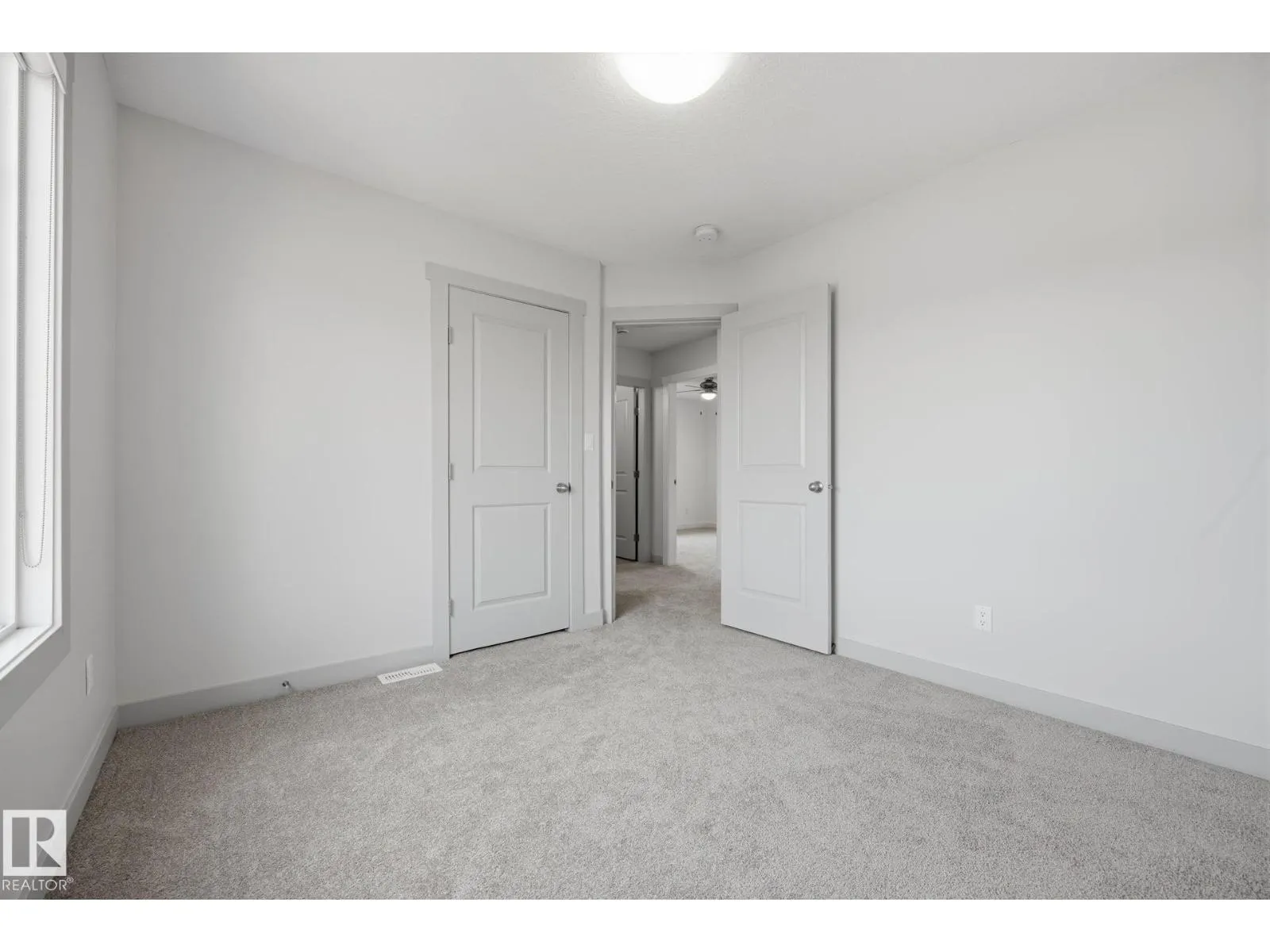 8952 81 AV NW