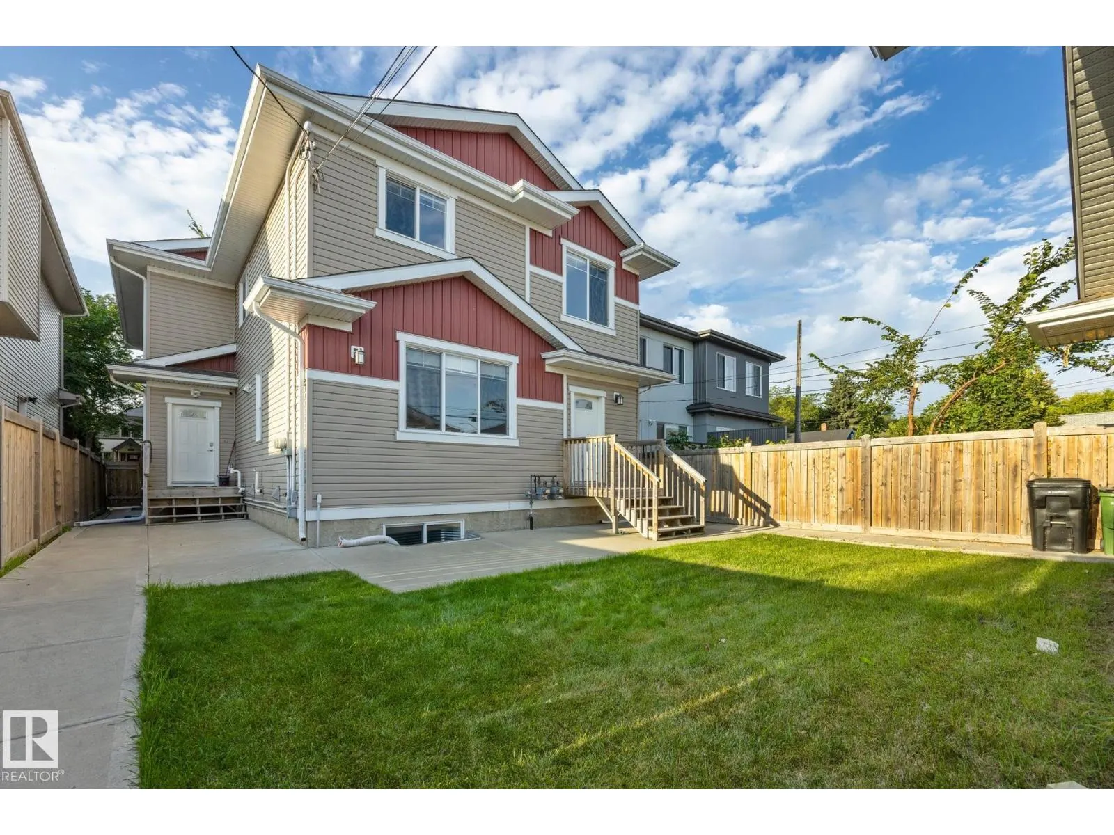 8952 81 AV NW