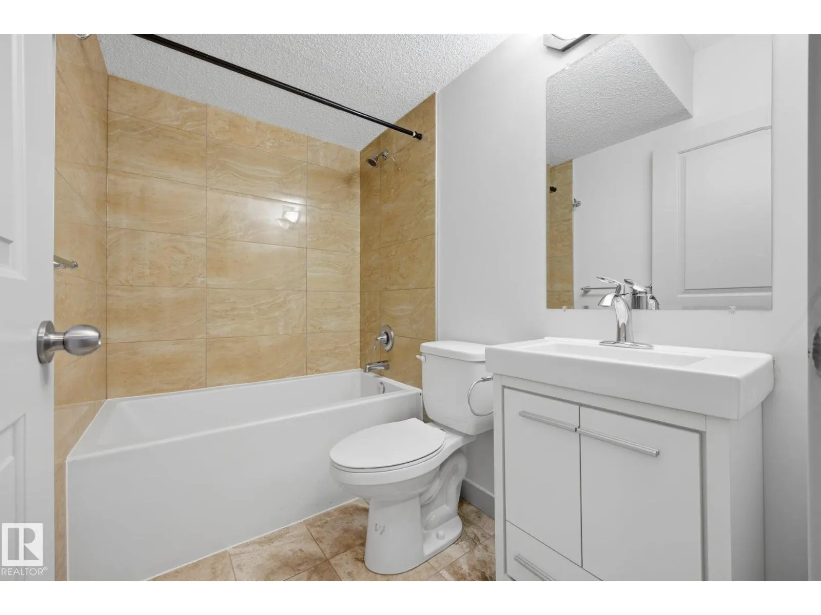 8952 81 AV NW
