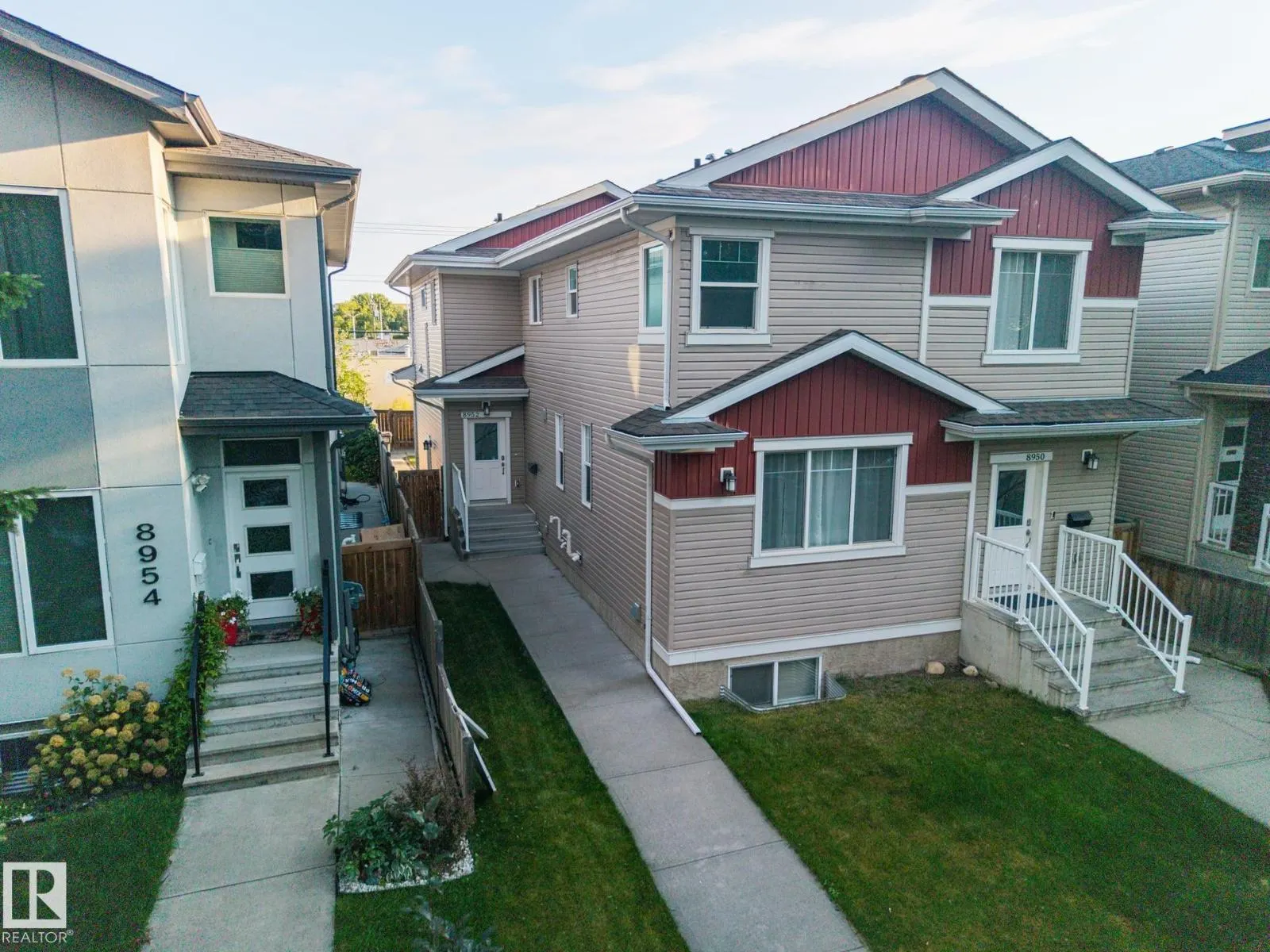 8952 81 AV NW