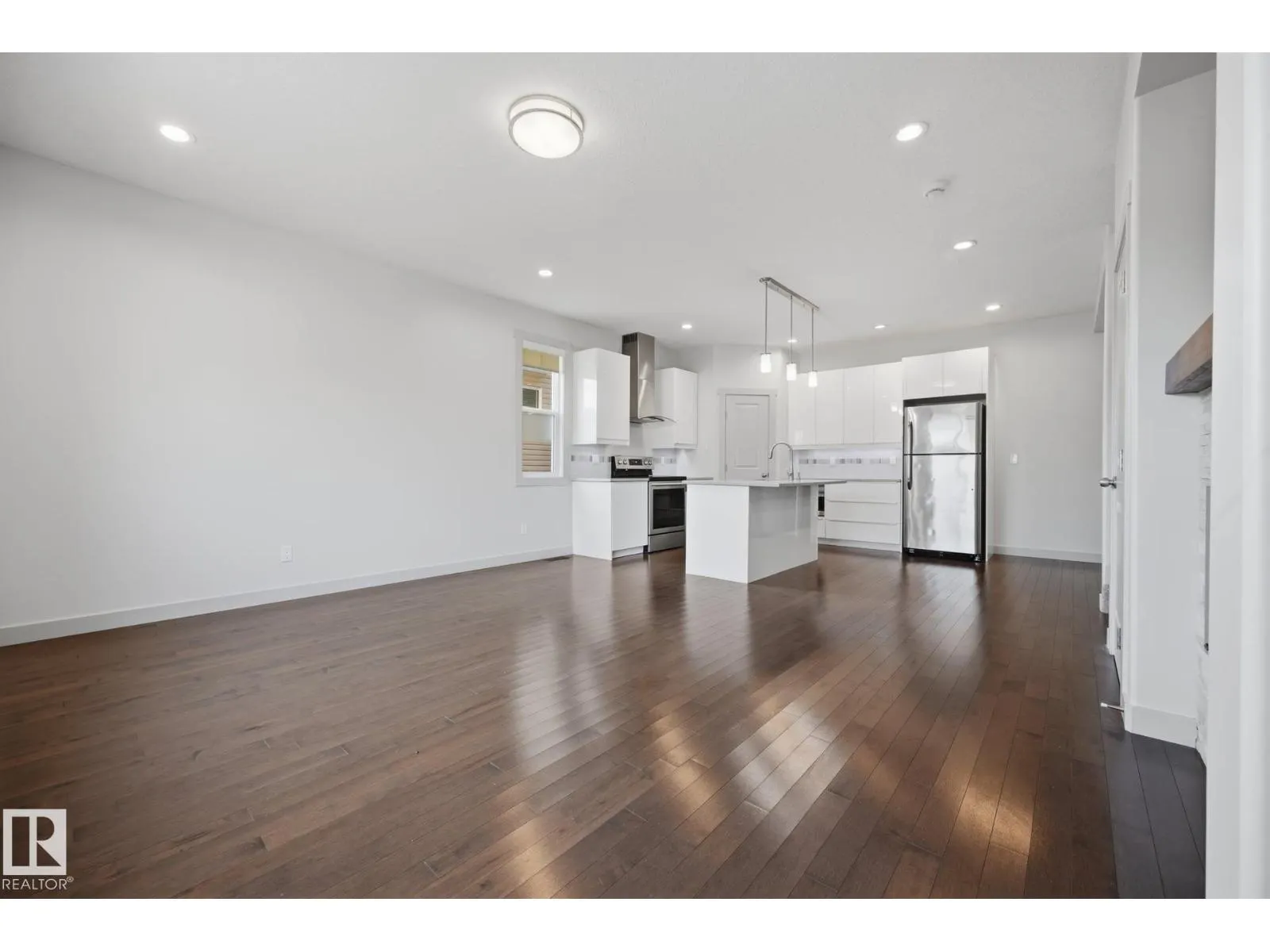 8952 81 AV NW