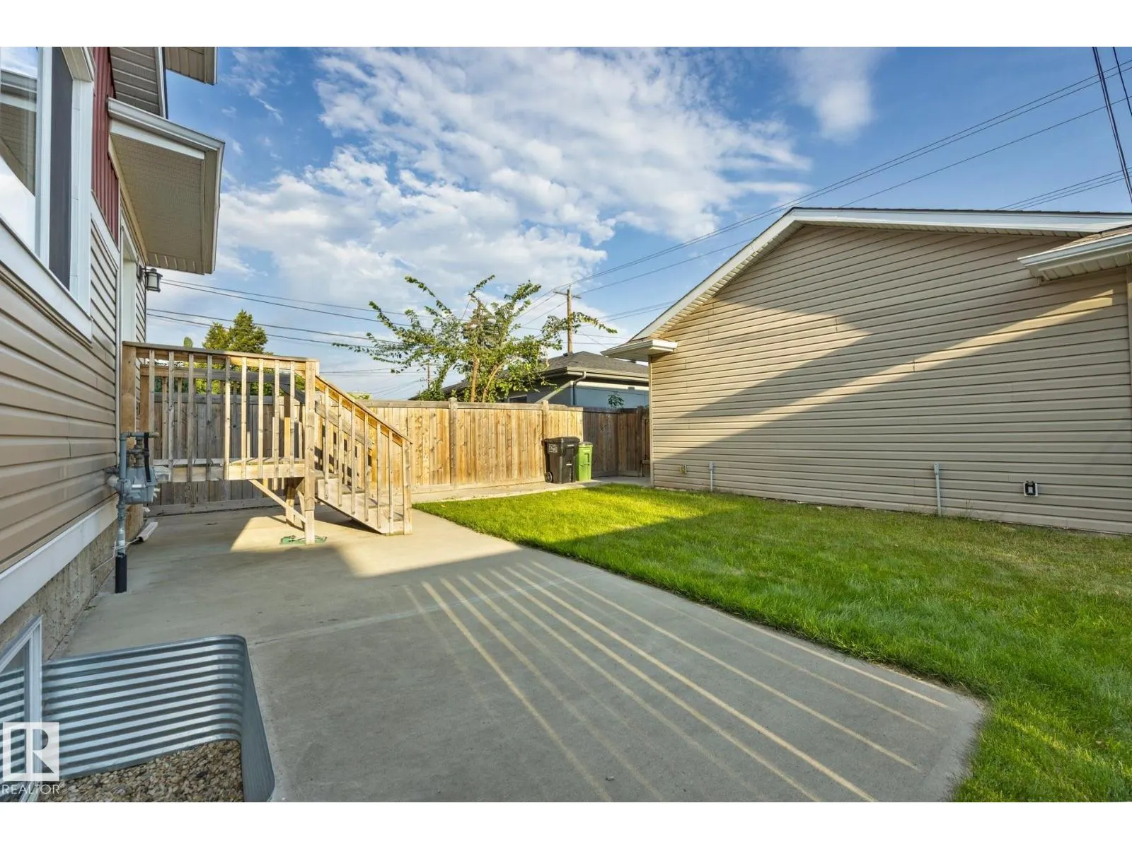 8952 81 AV NW
