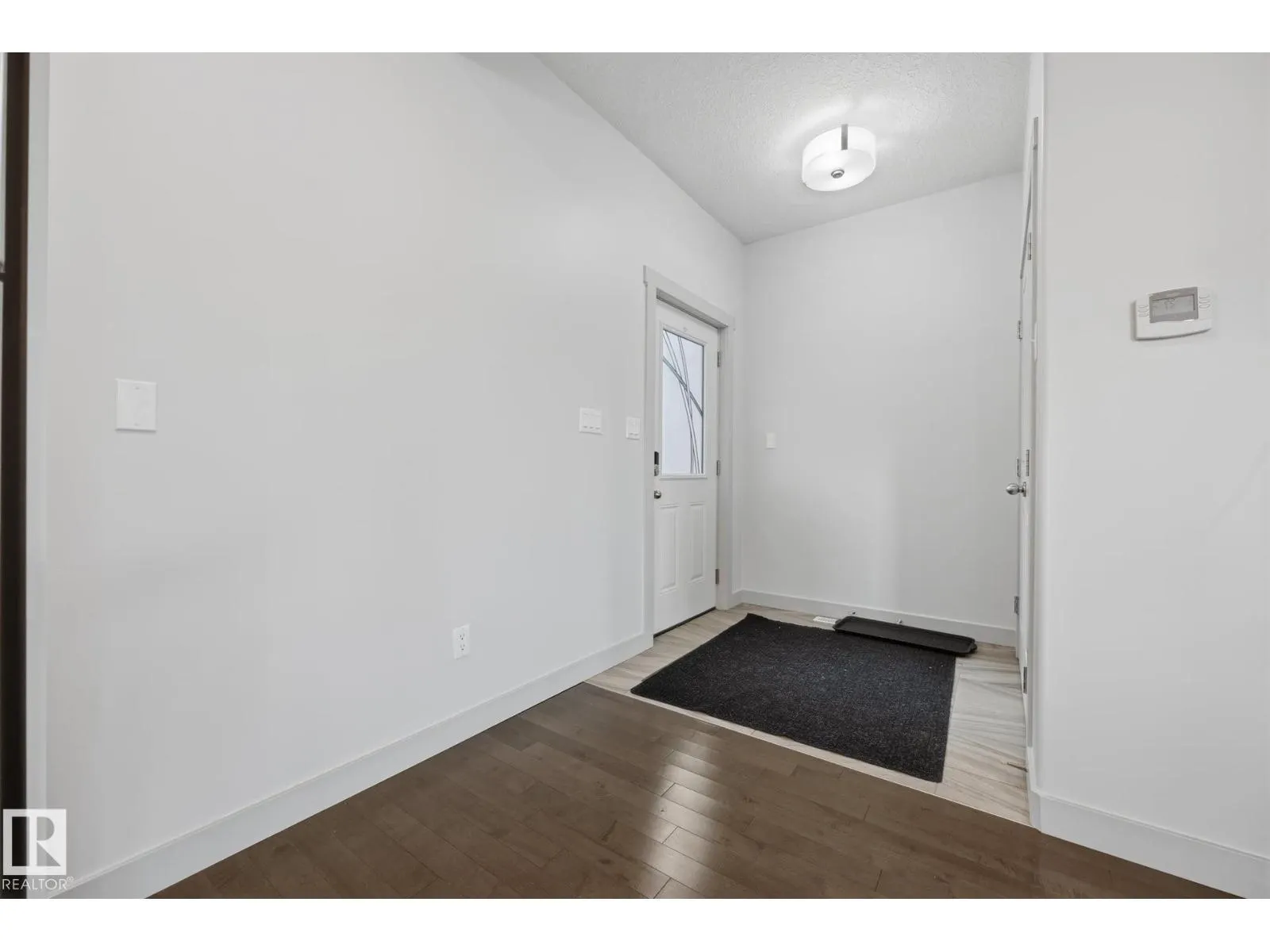 8952 81 AV NW