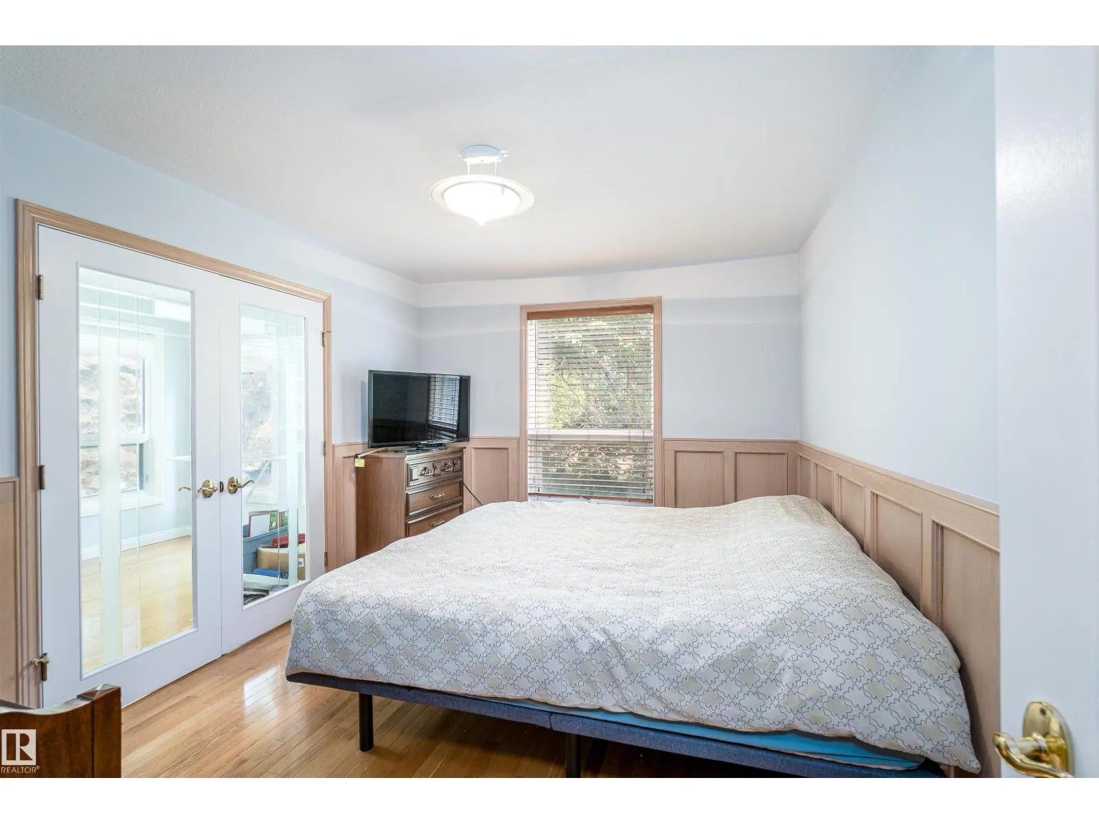 10812 5 AV SW