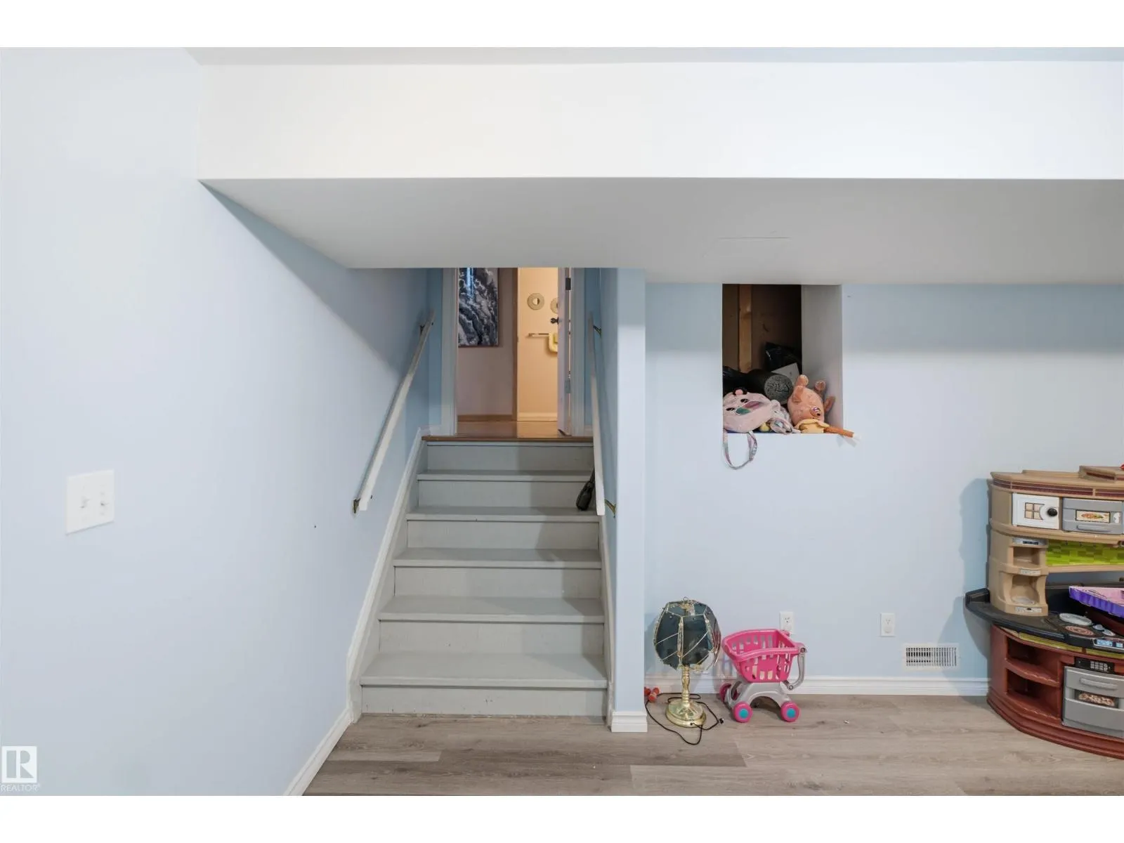 17007 90A ST NW