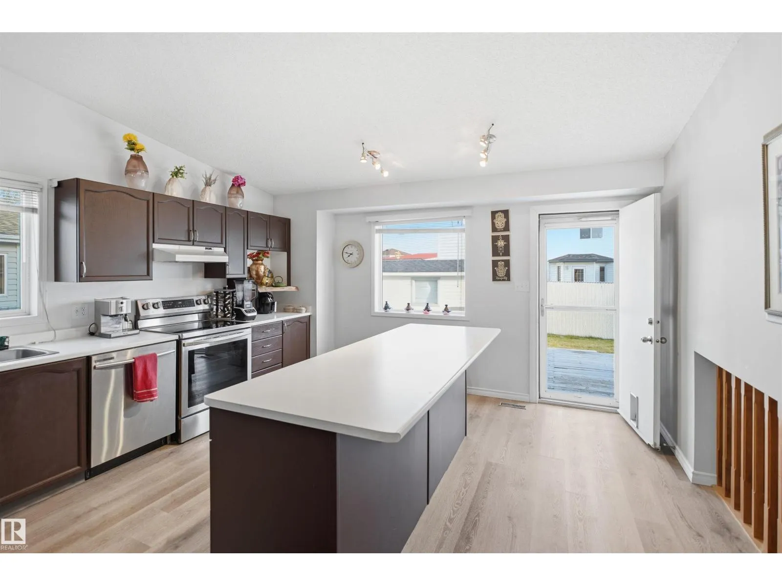 17007 90A ST NW
