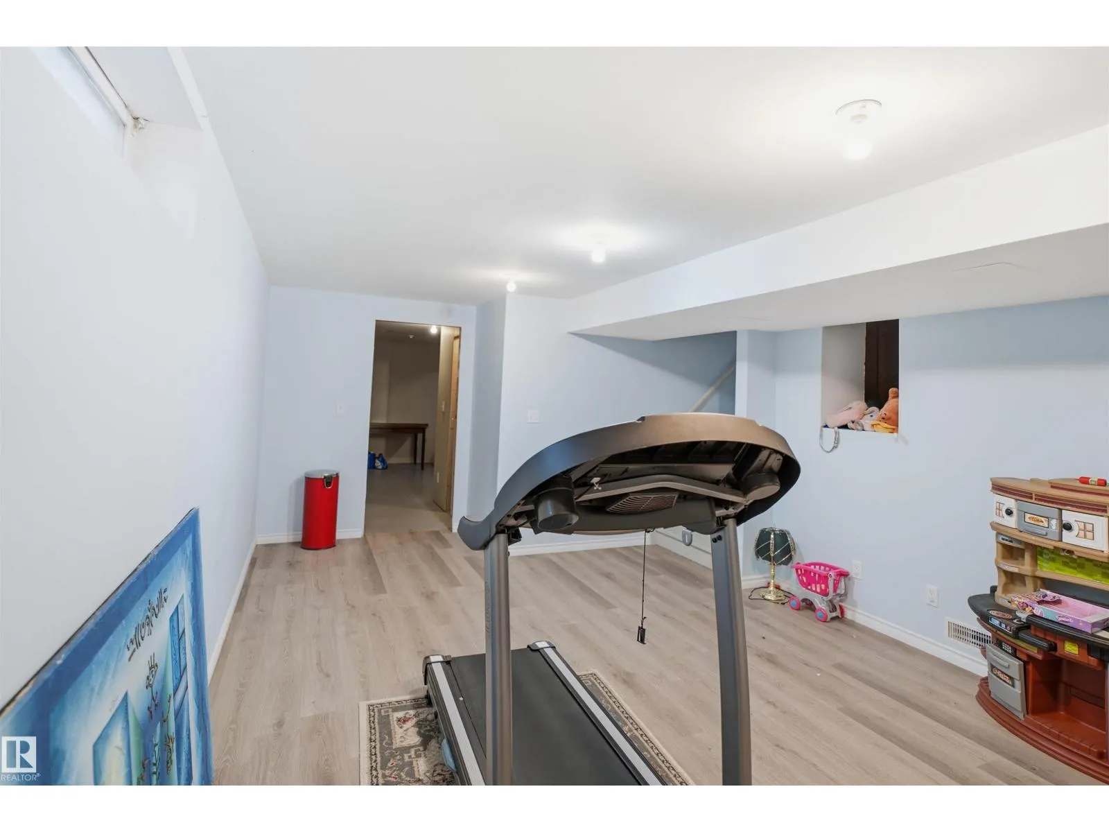 17007 90A ST NW