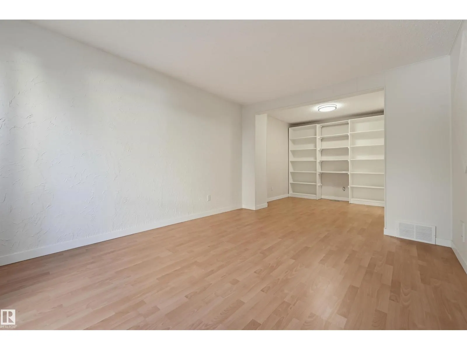 15107 54 ST NW