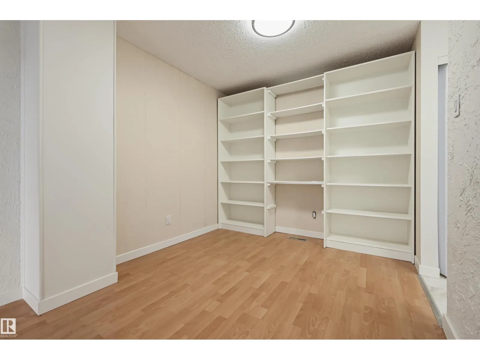 15107 54 ST NW