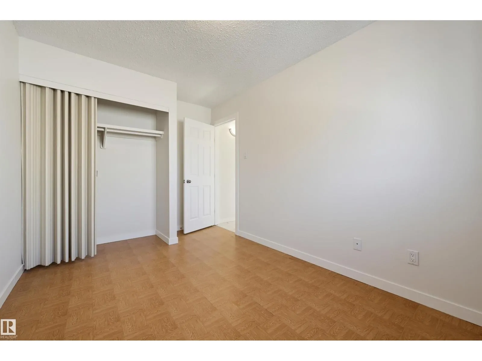 15107 54 ST NW