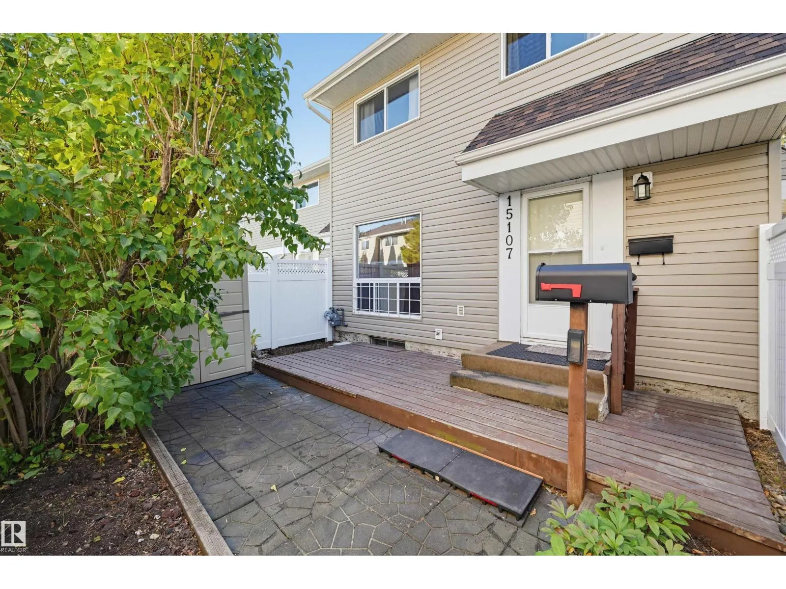 15107 54 ST NW