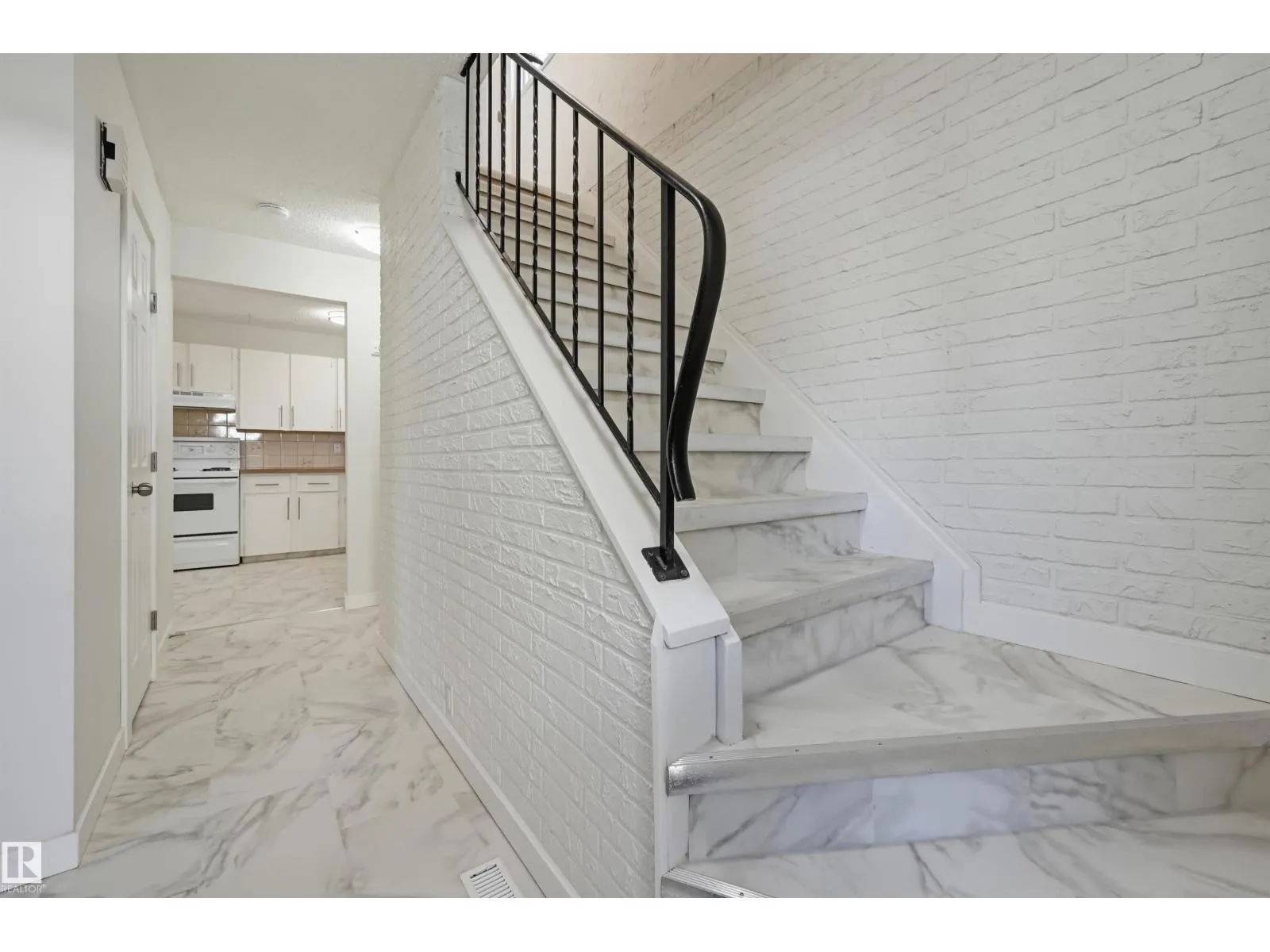 15107 54 ST NW