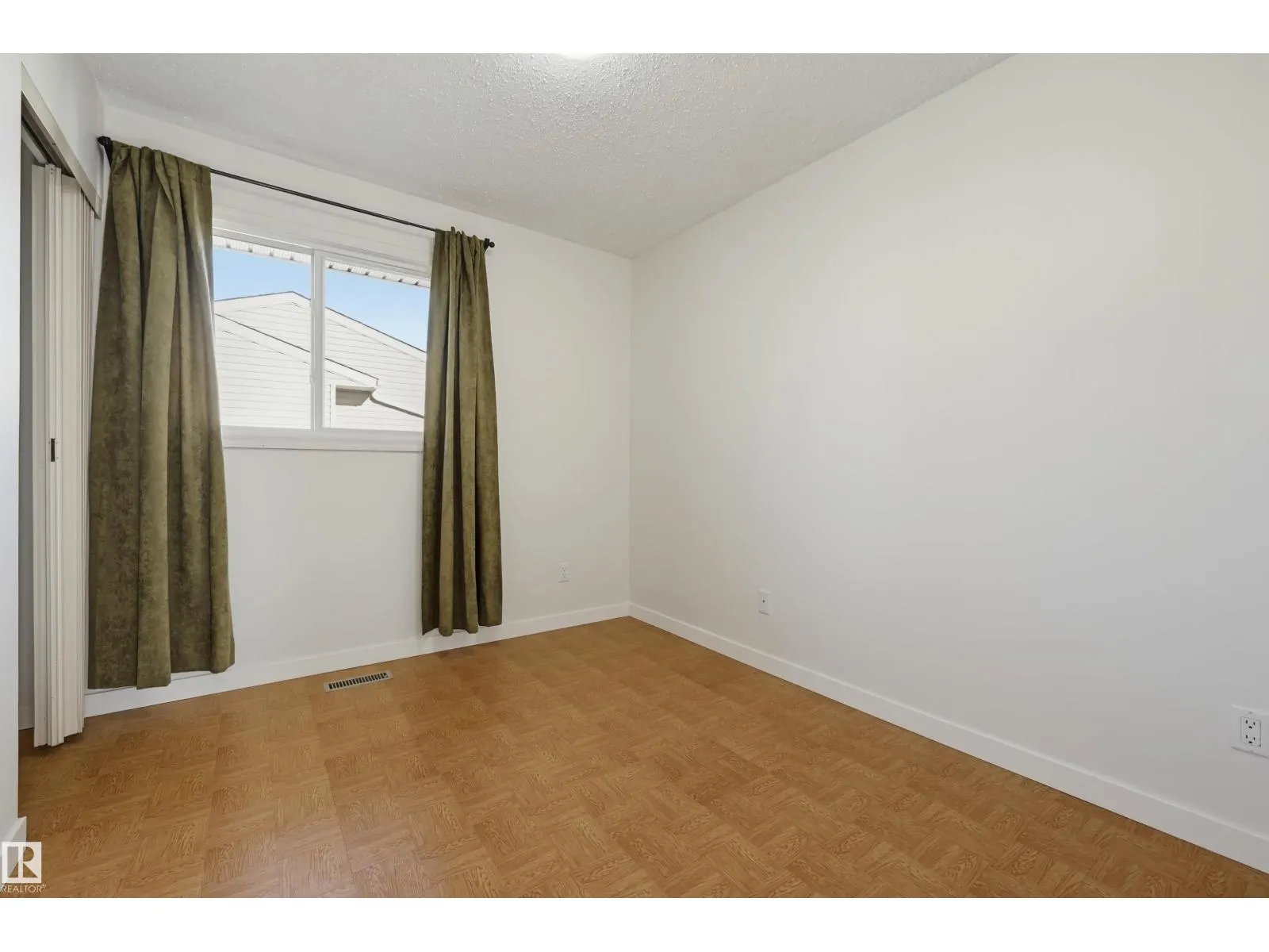 15107 54 ST NW
