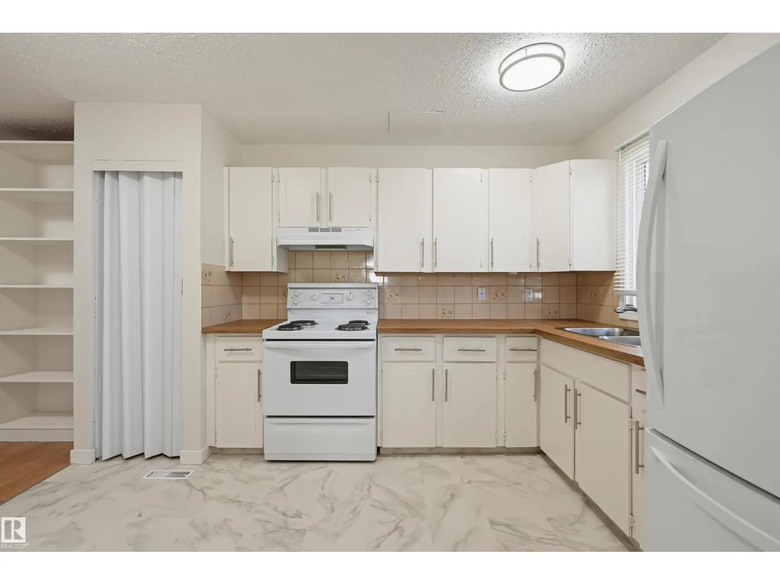 15107 54 ST NW