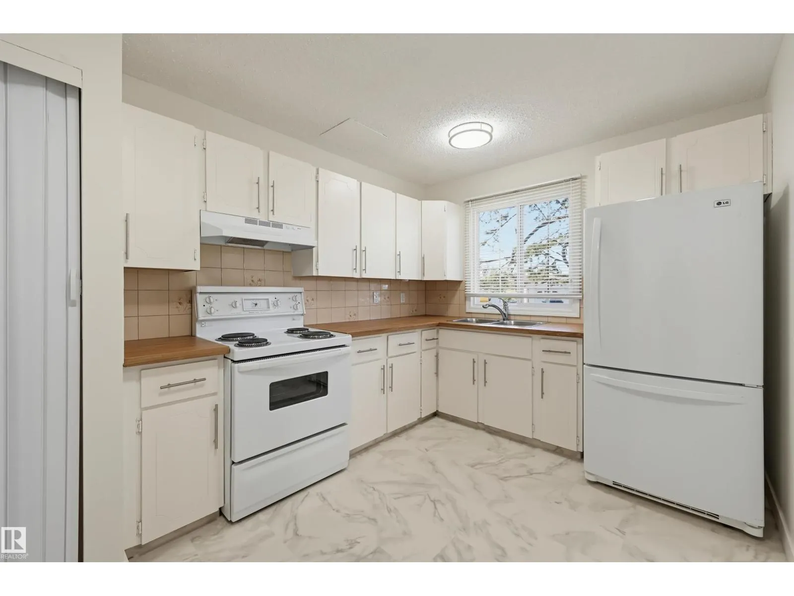 15107 54 ST NW