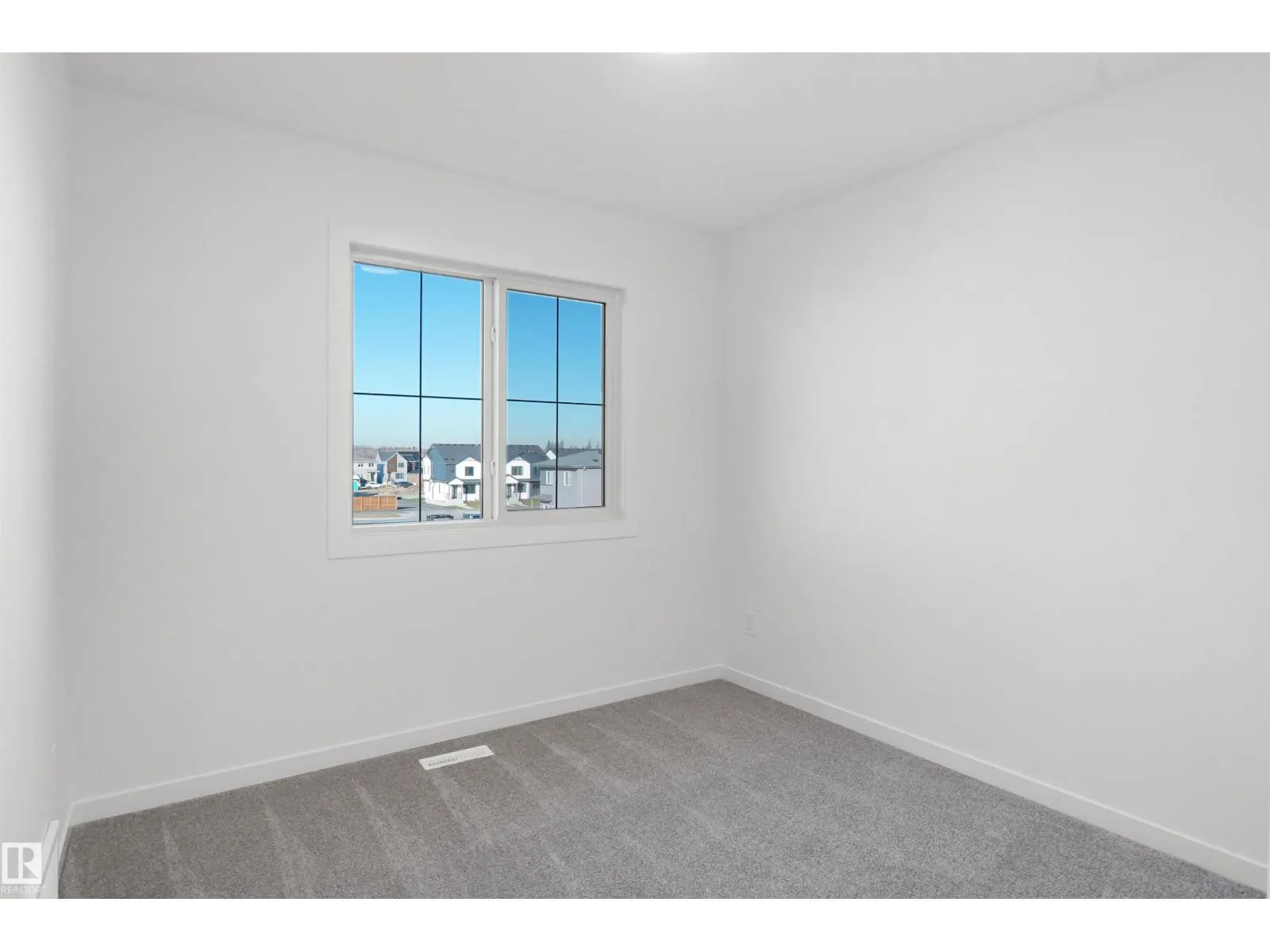 #63 17319 5 ST NE
