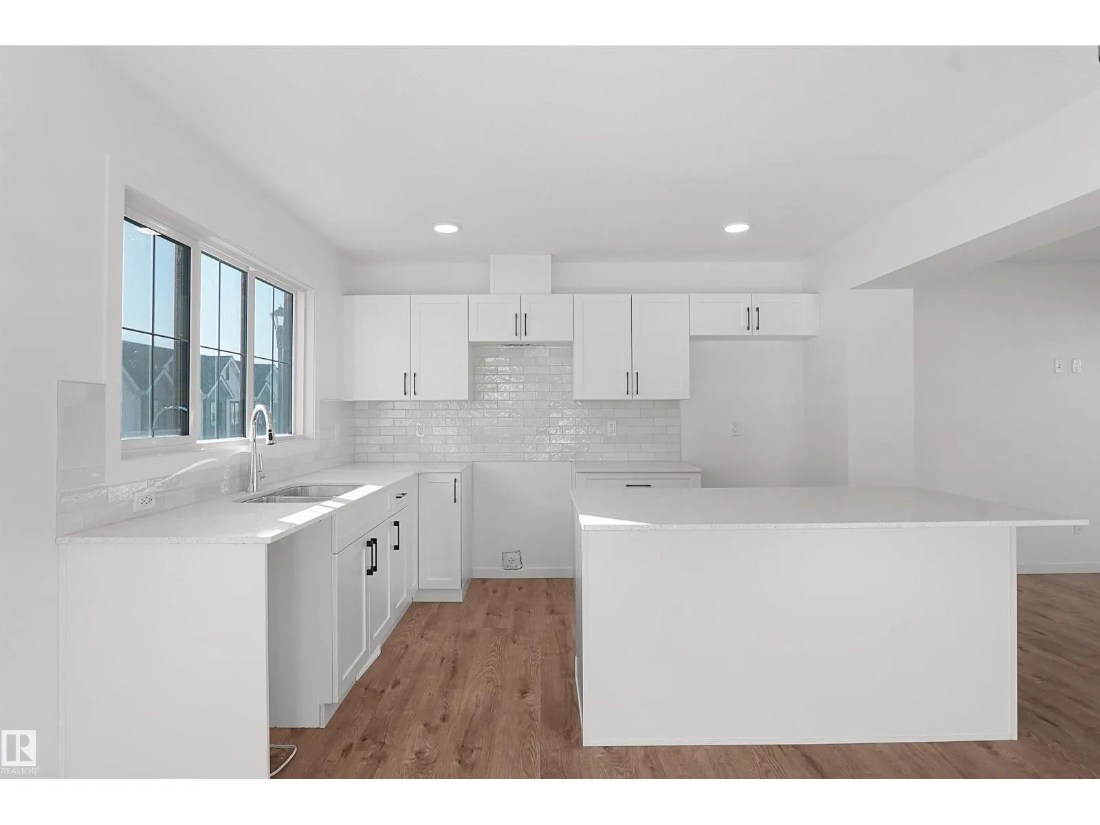 #63 17319 5 ST NE