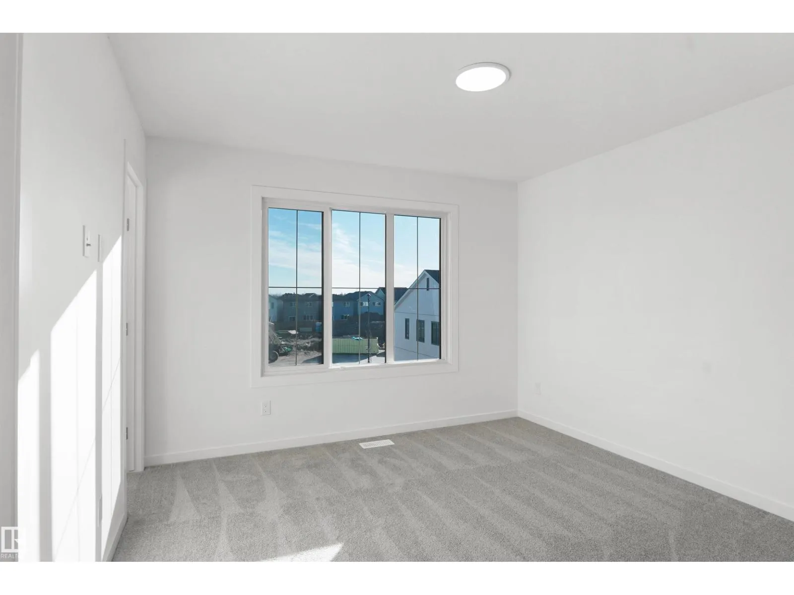 #63 17319 5 ST NE