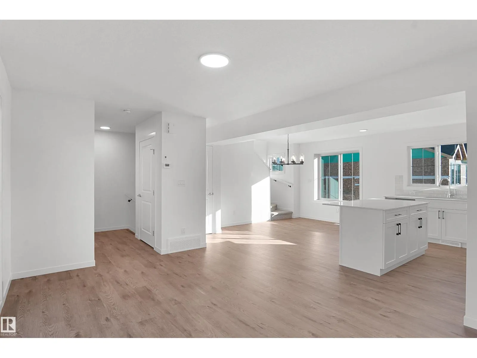 #63 17319 5 ST NE