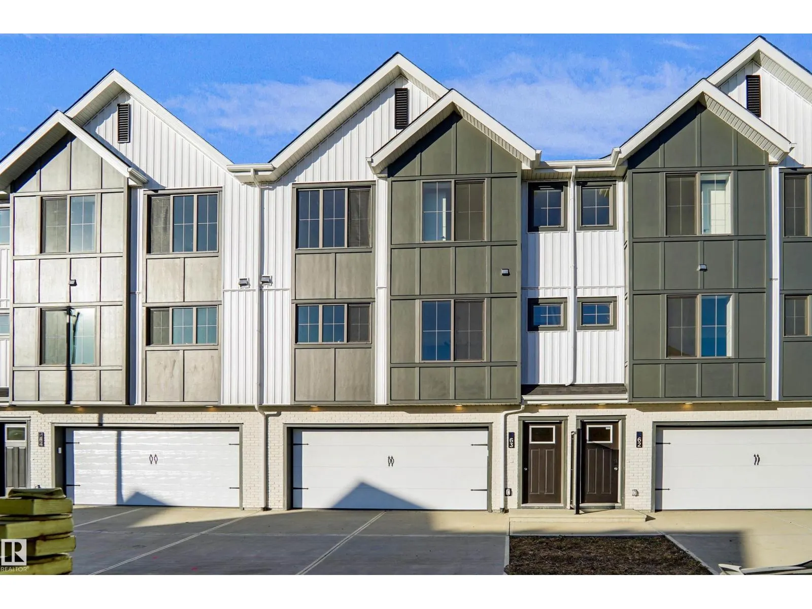 #63 17319 5 ST NE