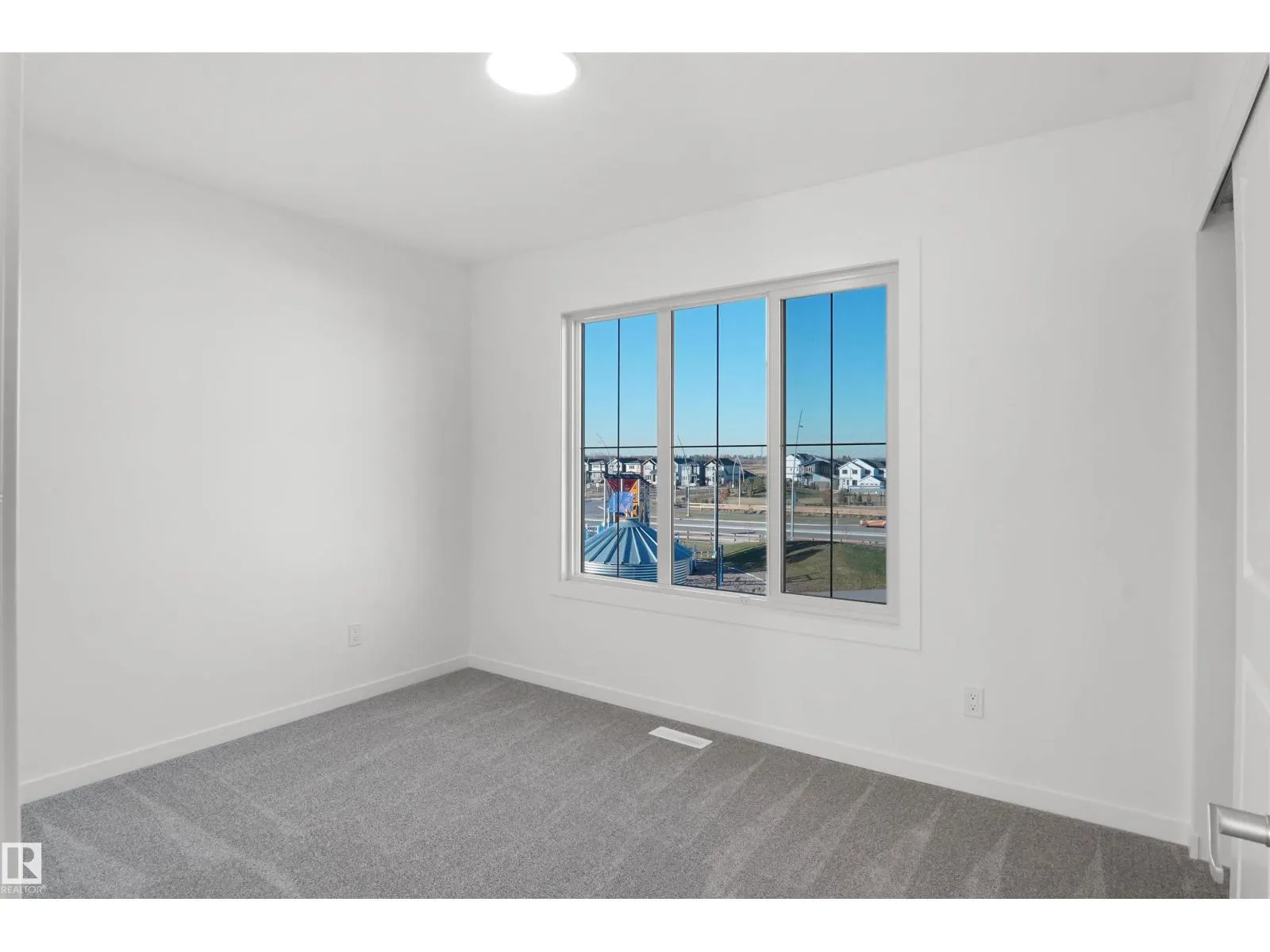 #63 17319 5 ST NE