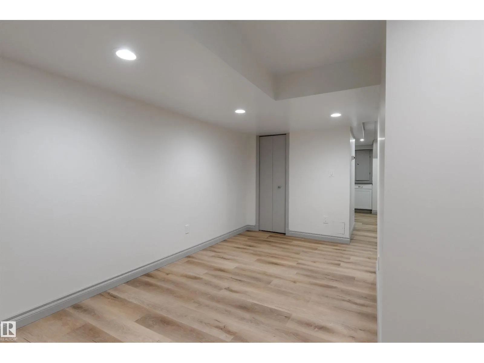 11643 137 ST NW
