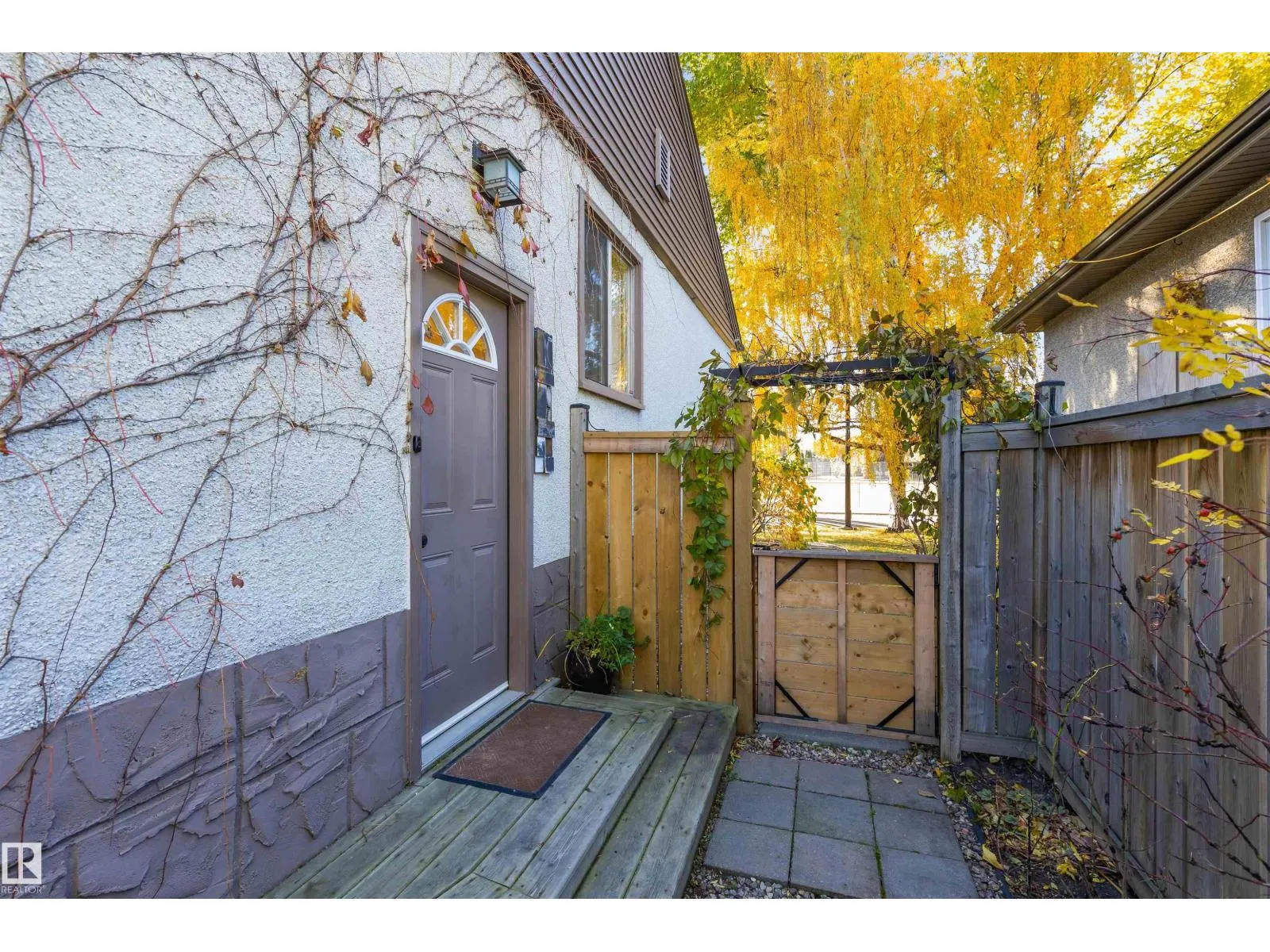 11643 137 ST NW