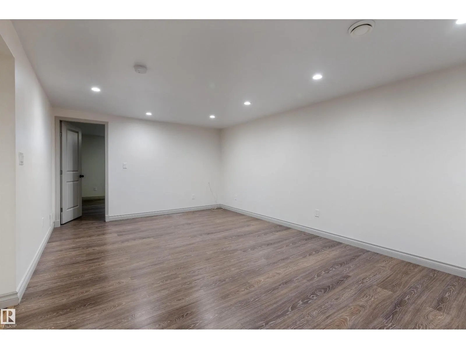 11643 137 ST NW